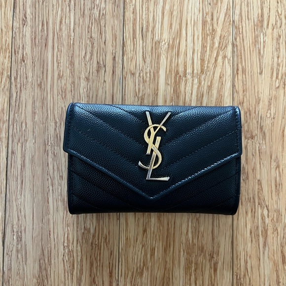 YSL SAINT LAURENT CASSANDRE MATELASSÉ SMALL ENVELOPE WALLET IN GRAIN LEATHER - Picture 2 of 6